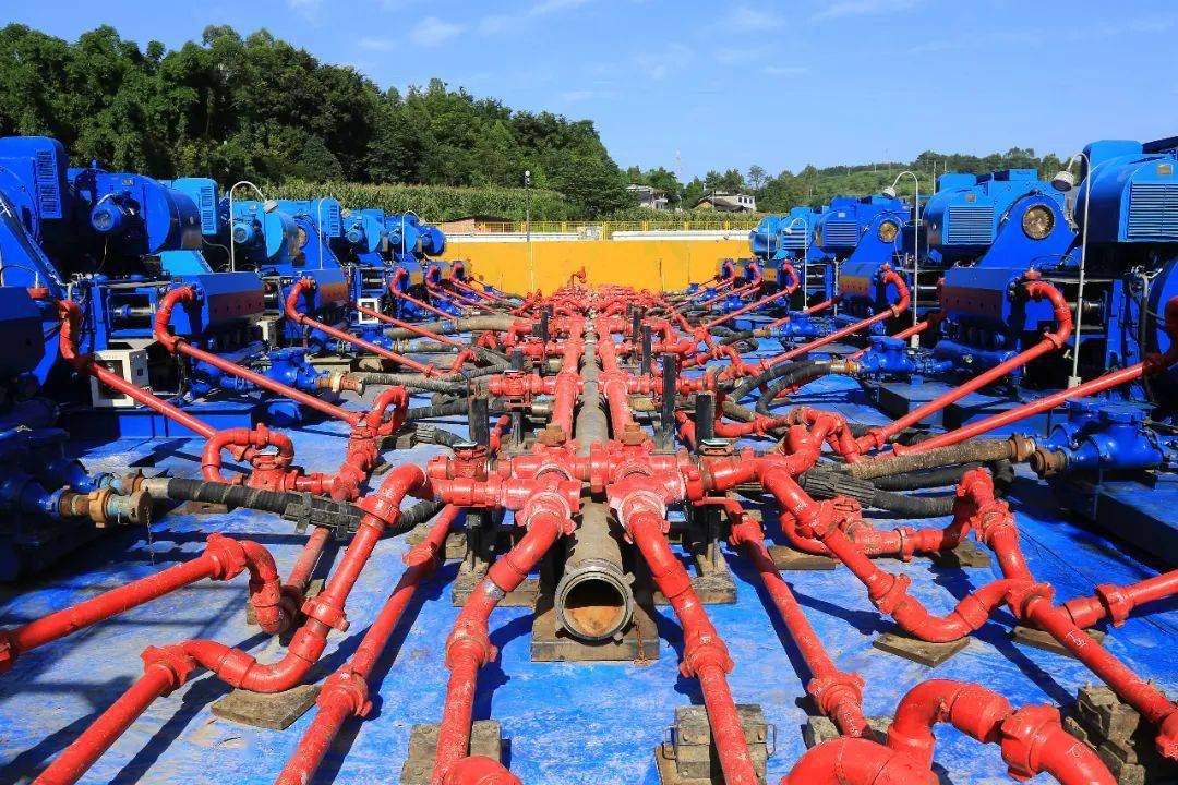 中国石化获得发明专利授权：“一种考虑裂缝干扰的油井产能预测方法及其微观物模装置”