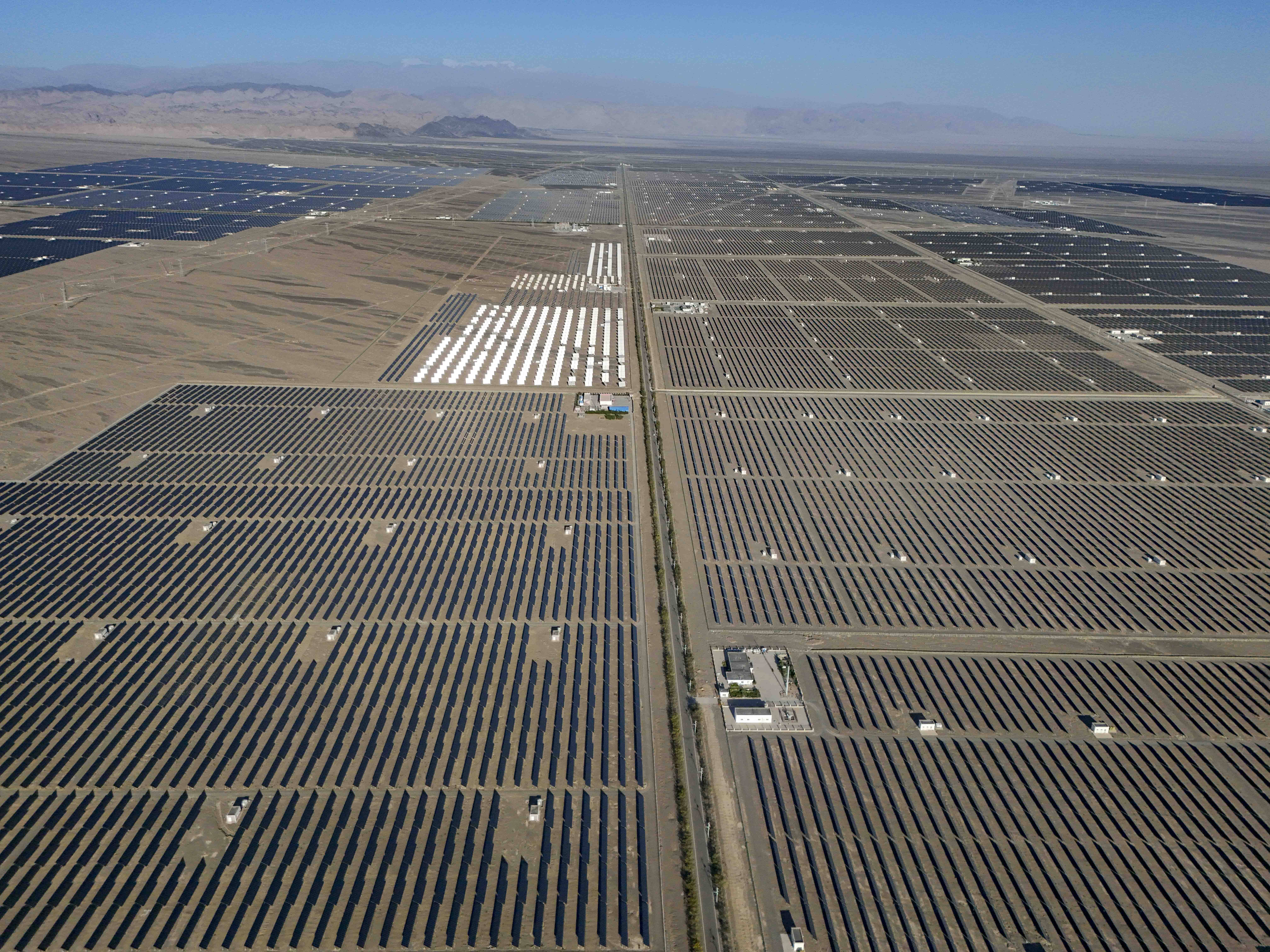 山西首个“驻塔式无人机机巢”投运