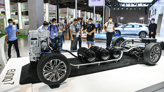 上汽集团获得发明专利授权：“电动汽车电池包锁紧装置及电动汽车”