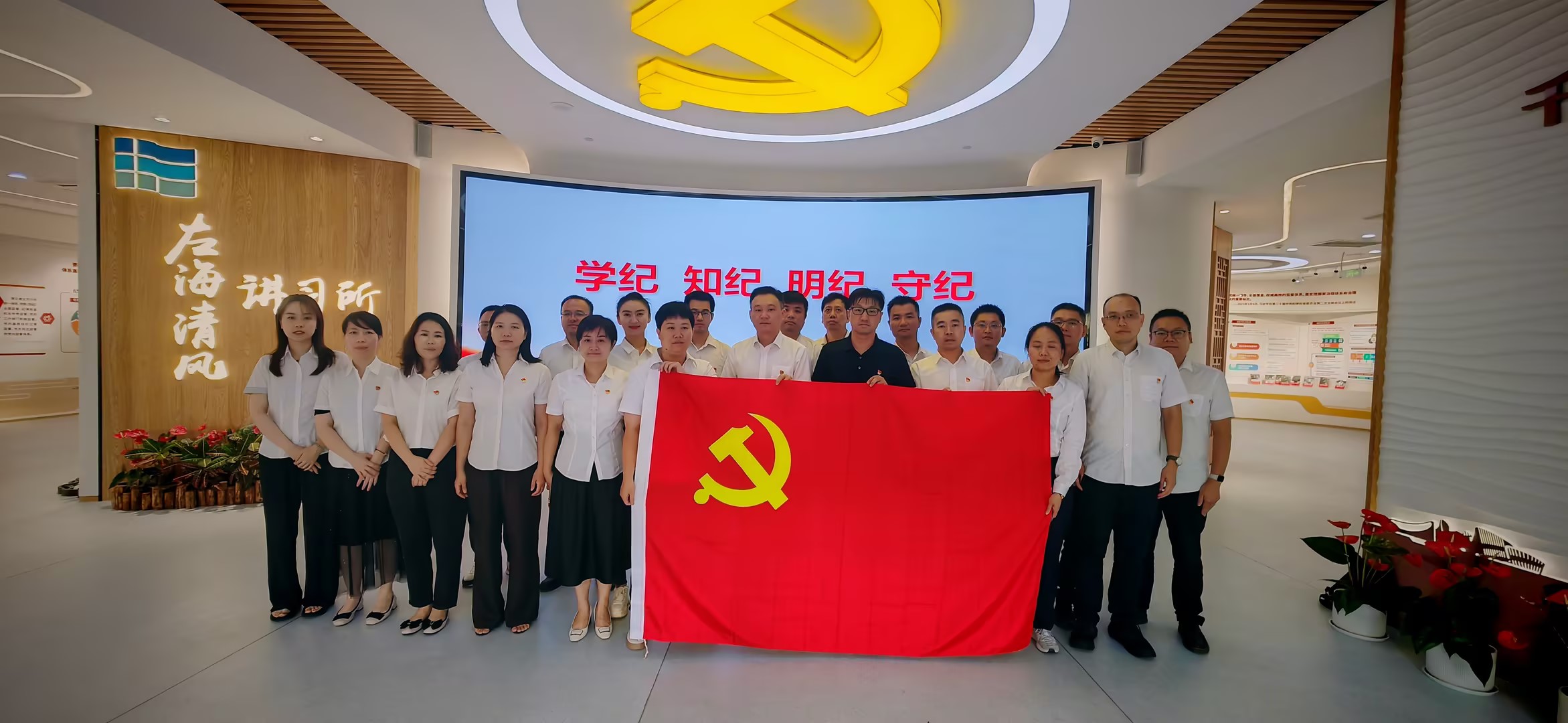 ″边腐边升″长达十五年！人保财险原监事会主席受贿990万当庭认罪