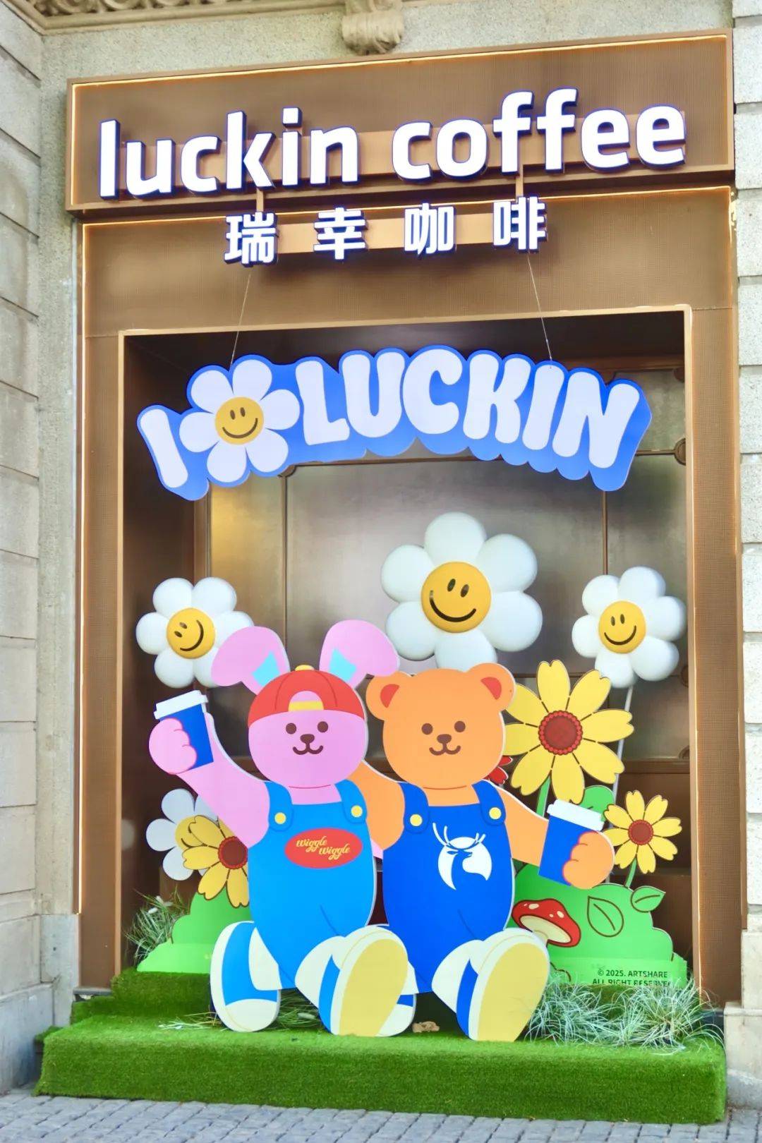 国际手语日，瑞幸这批“无声门店”迎来10位特殊的咖啡师