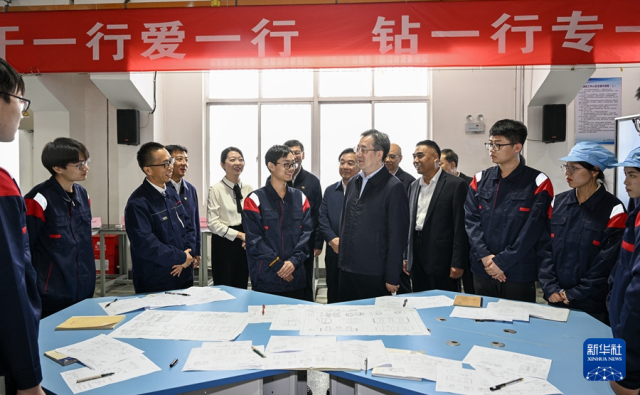 丁薛祥出席2025年全球服务贸易峰会并发表主旨讲话