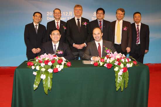马斯喀特证券交易所与中国上海和深圳证券交易所签署两份合作备忘录