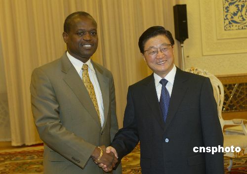 格林纳达内阁部长向“北极星项目”捐赠工资