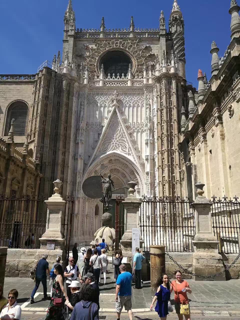 尼中科罗拉口岸重启三日创税收近亿