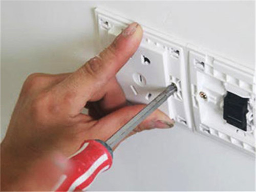 长江电力获得发明专利授权：“孔口耦合式自动开关盖板装置及其安装使用方法”