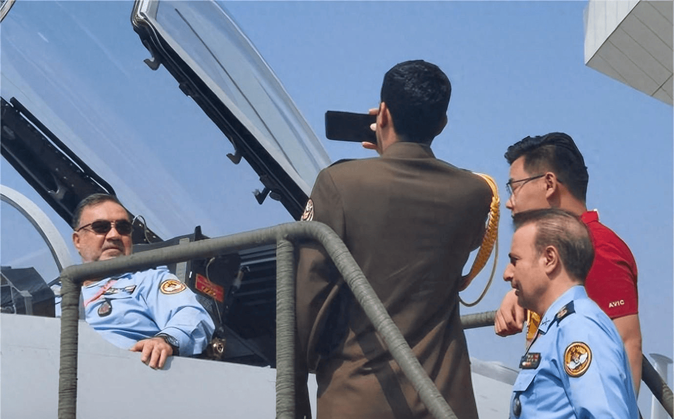 伊朗迈赫尔通讯社编译版:伊朗、阿塞拜疆、俄罗斯在巴库举行三方会议