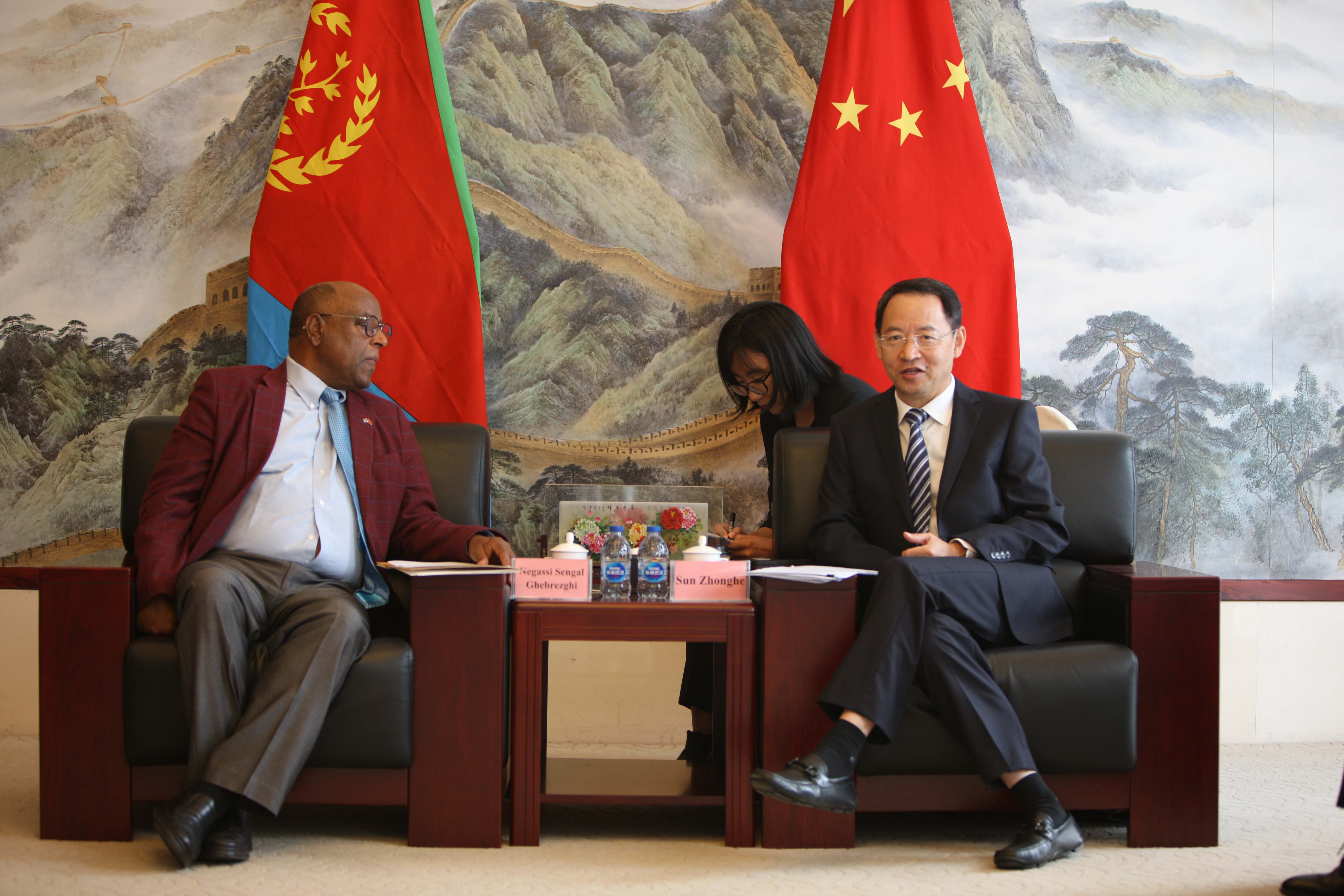 唐中东大使会见毛里塔尼亚国家电力公司总经理