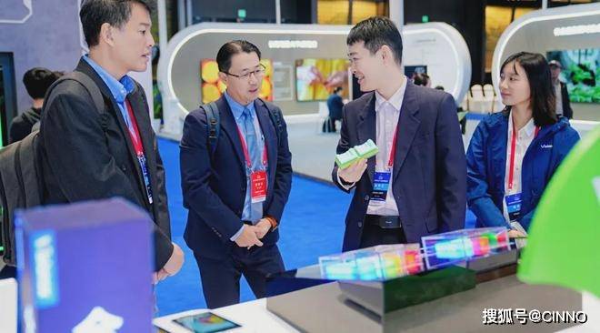 维信诺：成都辰显发布全球首台108尺寸P0.7TFT基Micro-LED显示屏