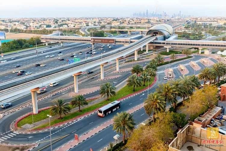 迪拜王储巡查迪拜道路与未来交通项目
