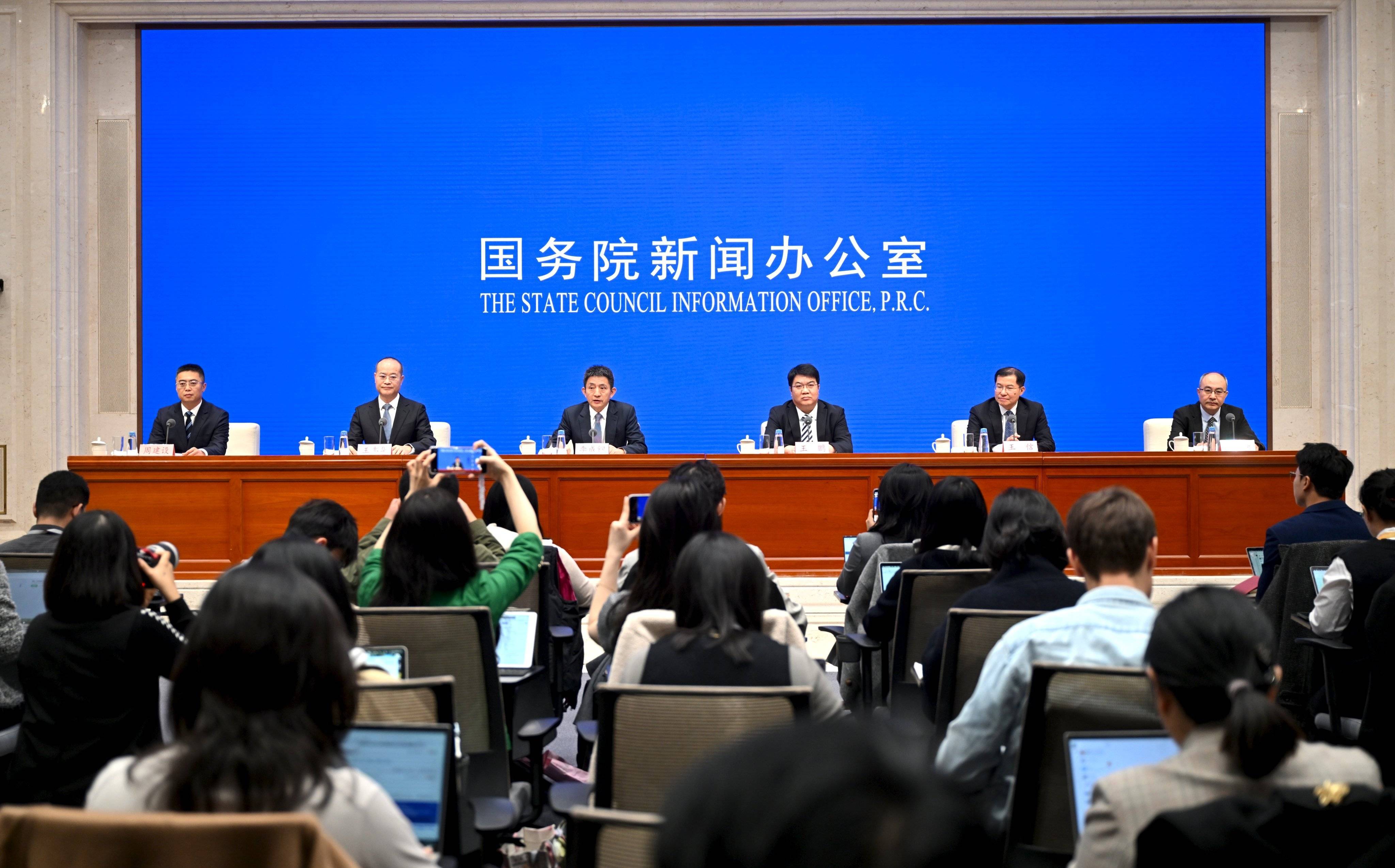 李成钢国际贸易谈判代表兼副部长会见加拿大总理驻议会秘书布洛伊斯、副外长莫里森