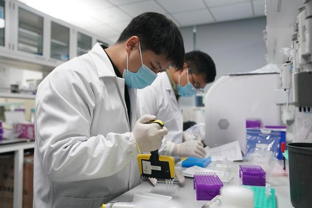 新华鲜报丨手术机器人收费有了“国家标准”！