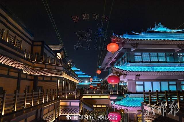 江苏阜宁：千架无人机点亮金沙湖 马年新春邂逅科技文旅之美