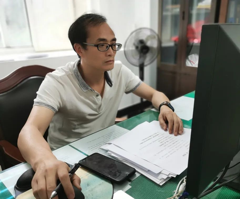 中国石油获得发明专利授权：“一种压扭和张扭构造系统模拟装置”