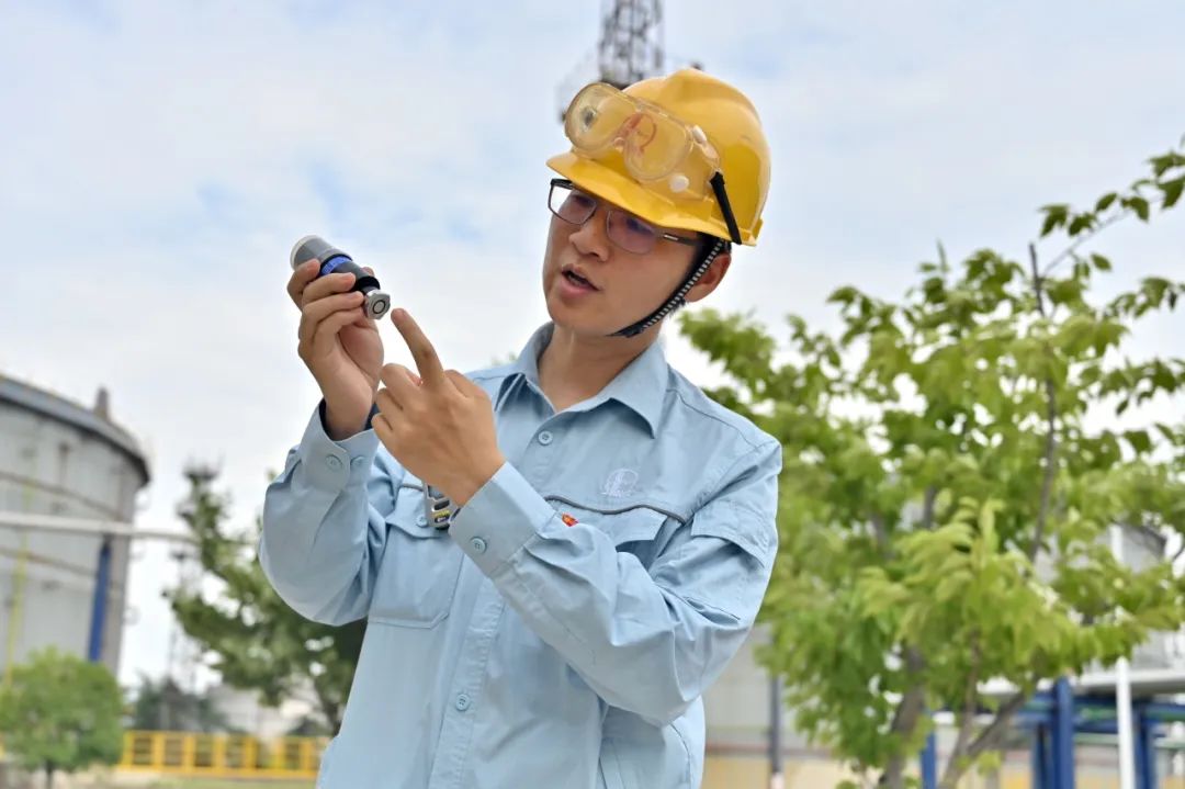 中国石化获得实用新型专利授权:“一种用于分离器安全阀装卸的操作平台”